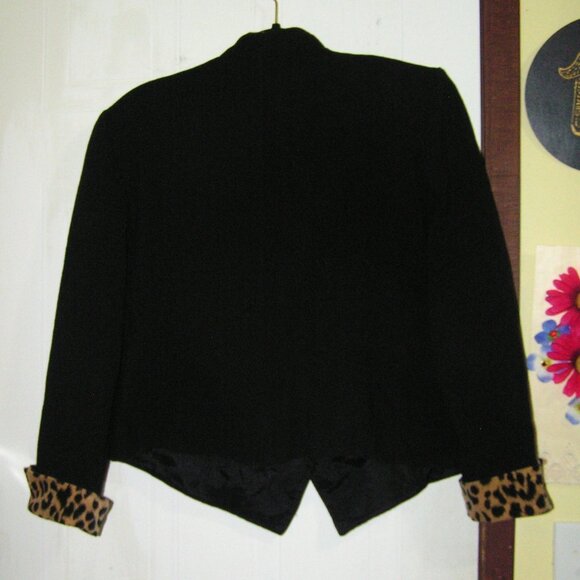 LEOPARD TRIM ON BLACK JACKET 16 - Picture 2 of 2